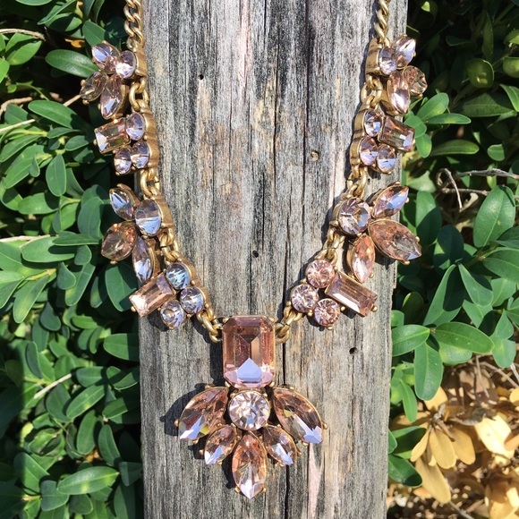 J CREW PEACH BLUSH CRYSTAL NECKLACE. LAST ONE - Picture 2 of 6