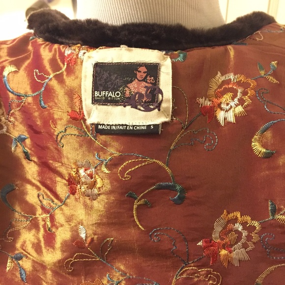 Luxurious Vest with Faux Fur Trim - Picture 4 of 4