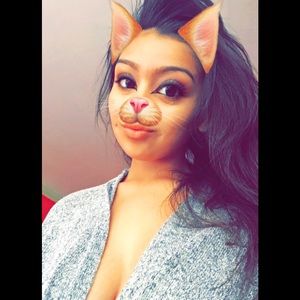 Meet your Posher, Cassandra