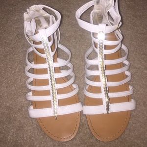 Cross the toe sandals