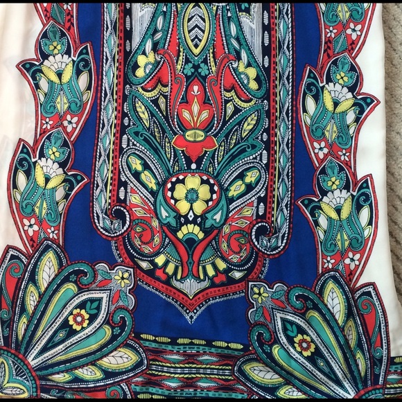 White and vibrant print maxi dress - Picture 2 of 5