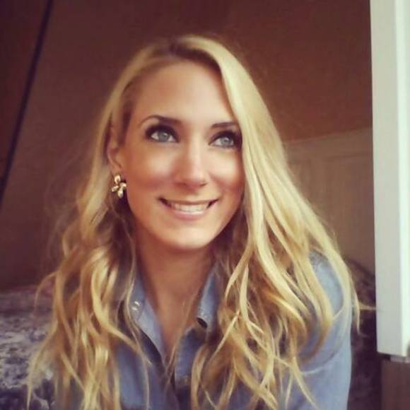 Meet your Posher, Léa - Picture 1 of 1