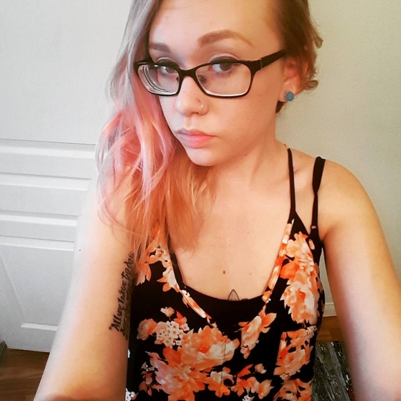 Meet your Posher, Ashlee - Picture 1 of 1