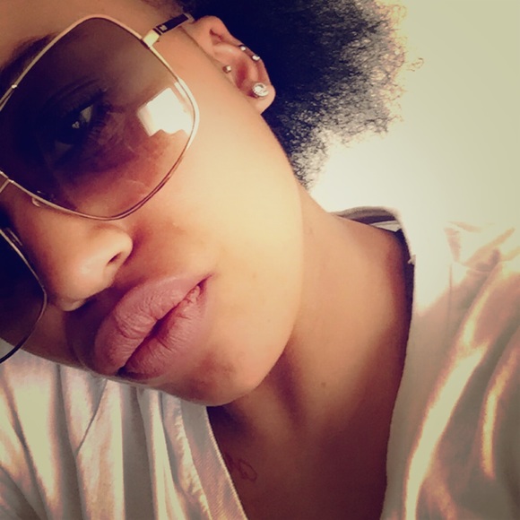 Meet your posher - Picture 1 of 2