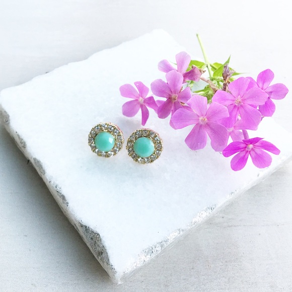 Lovely mint stud earrings - Picture 4 of 5