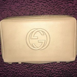 Gucci wallet/clutch