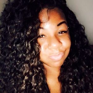 Meet your Posher, Selena