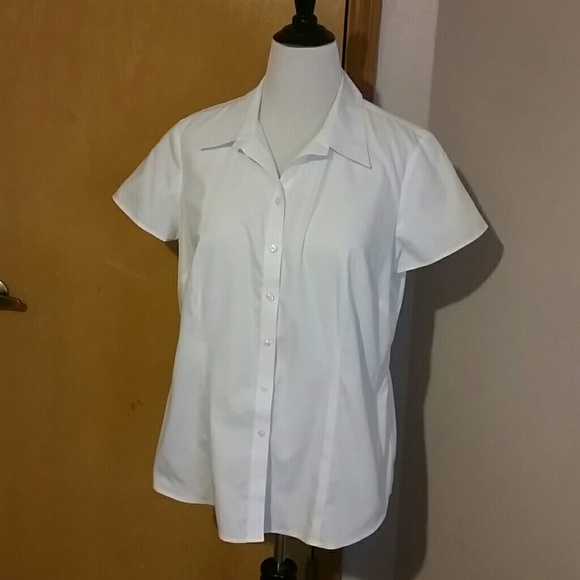 ***SOLD IN BUNDLE*** Crisp white cotton shirt