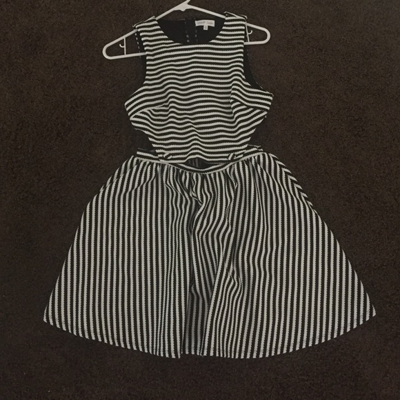 SALE❗️Striped cut out dress