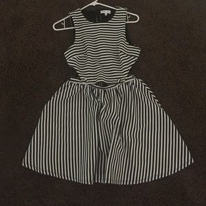 SALE❗️Striped cut out dress