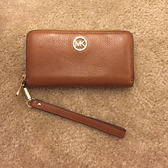 Michael Kors Handbags - Michaek Kors Leather wallet