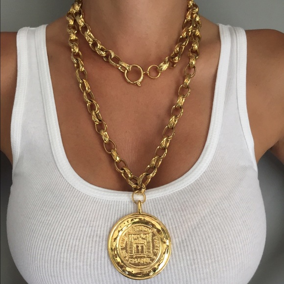 CHANEL Jewelry - Vintage Chanel 1980s Rue Cambon medallion necklace