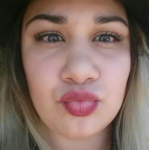 Meet your Posher, Claudia