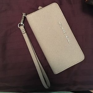 Michael Kors Wristlet Wallet!