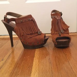 Jessica Simpson tan suede heels with fringe