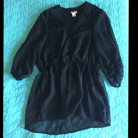 Preset black top. Sheer with polka dots.