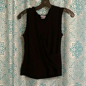 Sleeveless women's shirt