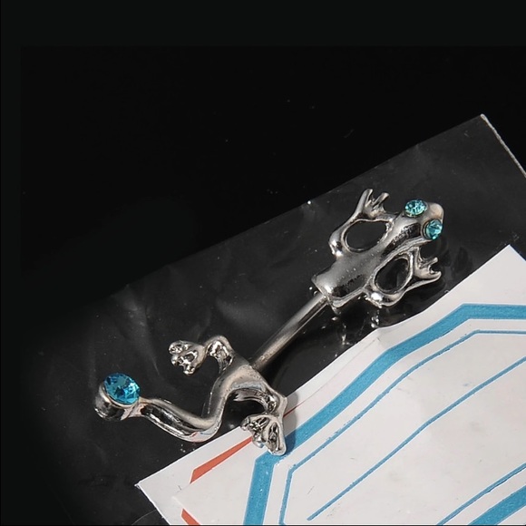 Gecko / lizard Belly ring. Light blue