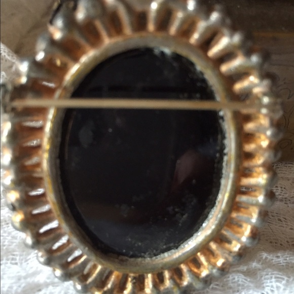 Sold Vintage Nouveau Black Glass Cameo Brooch. - Picture 3 of 4