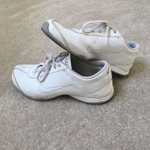 White nike shoes