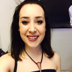 Meet your Posher, Claire