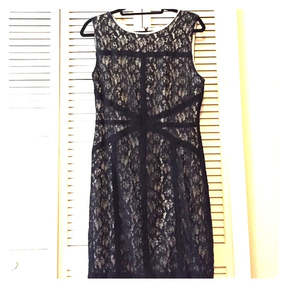 Mini lace dress with contouring seams