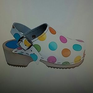 Cape clogs   KIDS NEW WITH BOX