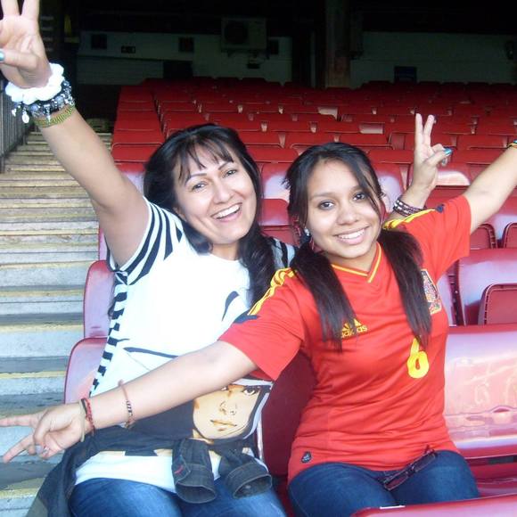 Meet your Posher, Gloria