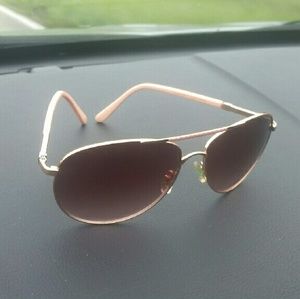 Jessica Simpson aviator shades