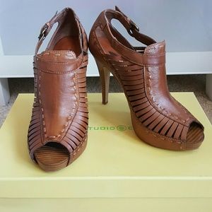 Max Studio Rhode Open-Toe Pump