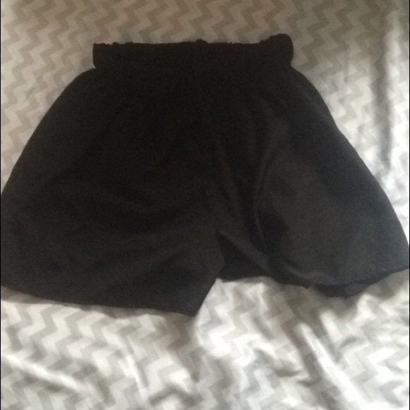 Black flowy shorts || small ||