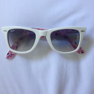 White Ray-Ban Wayfarer Sunglasses