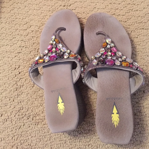 Volatile sandals