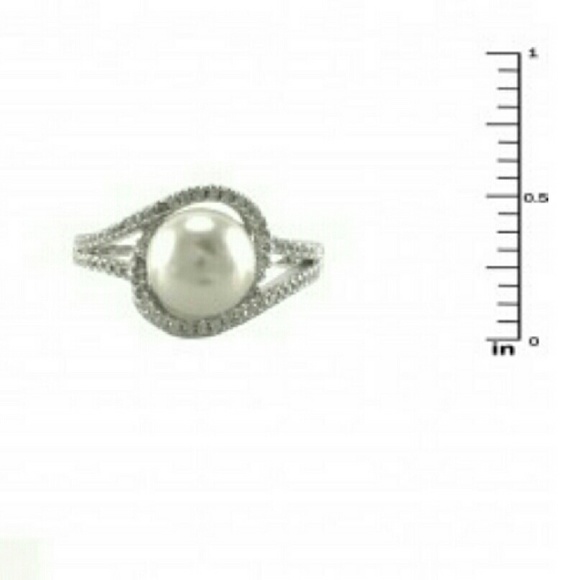 Pearl and cz ring size 9