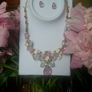 NWT statement necklace