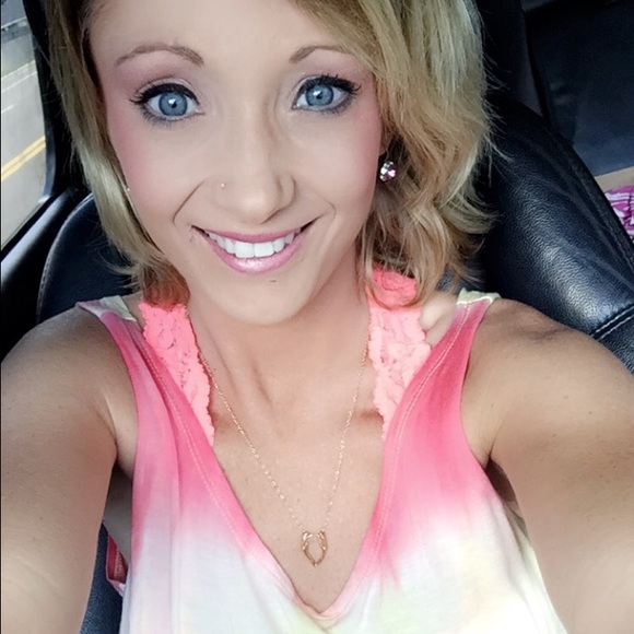 Meet your Posher, Whitney - Picture 1 of 1