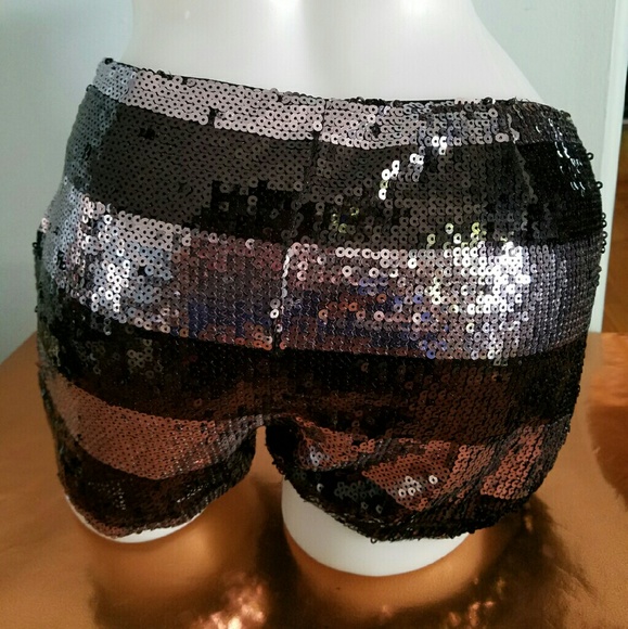NWOT Forever 21 Black & Silver Sequin Shorts - Picture 3 of 3