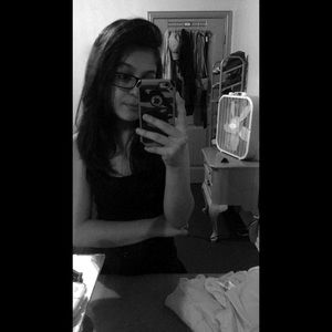 Meet your Posher, Larissa