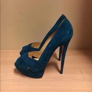 Turquoise Louboutin Peep toe pump