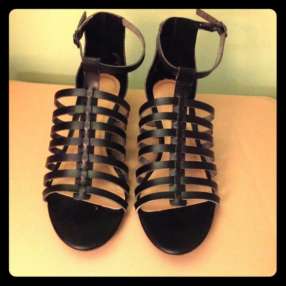 Old Navy black gladiator sandals