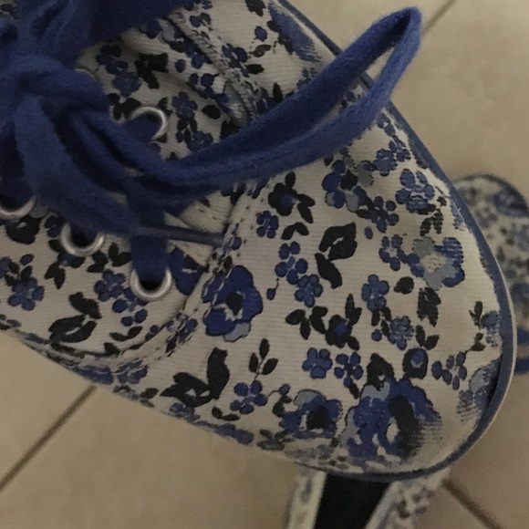 KEDS - Picture 2 of 3