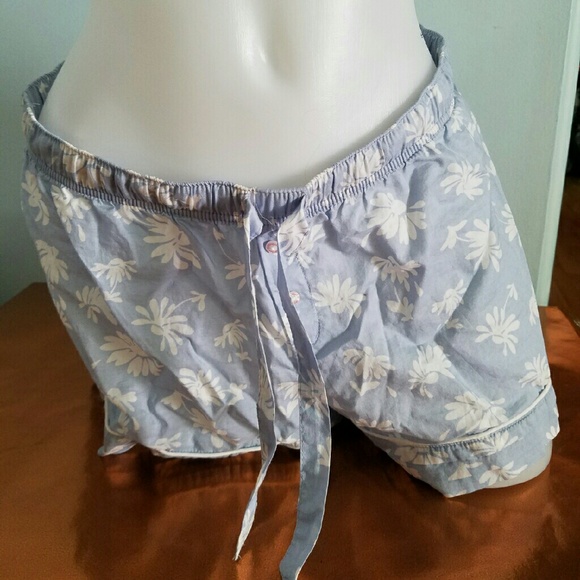 Victoria's Secret Blue & White Floral Print Shorts - Picture 1 of 2