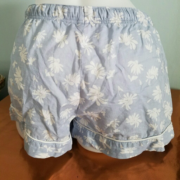 Victoria's Secret Blue & White Floral Print Shorts - Picture 2 of 2