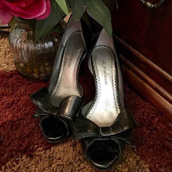 💖Beautiful Black Pumps w/ Bow💖