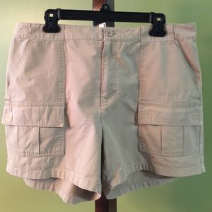 Like new GAP khaki cargo shorts sz 14