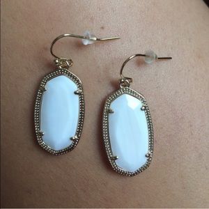 Kendra scott dani earrings - in white and black