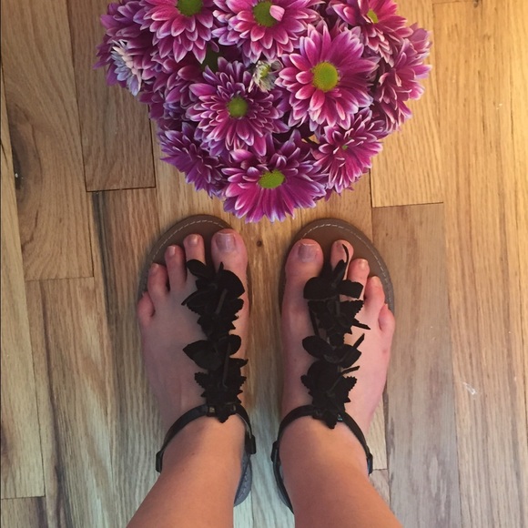 Black sandals! Size 7