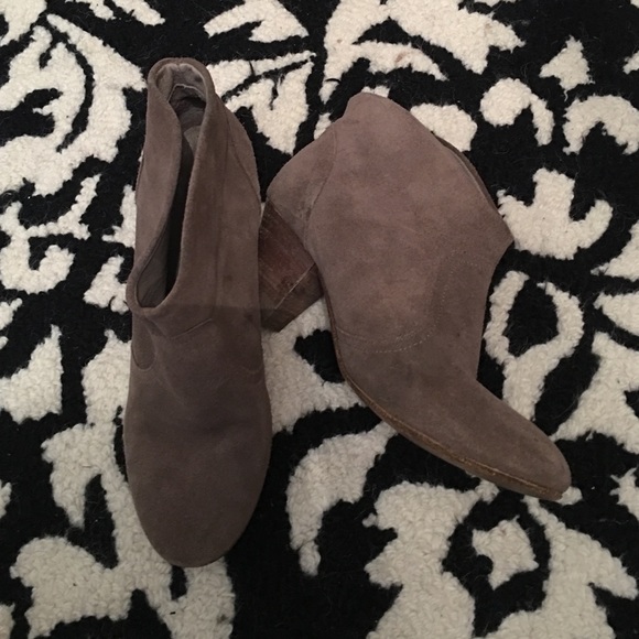 Shoes - FLASH SALE! Suede boots