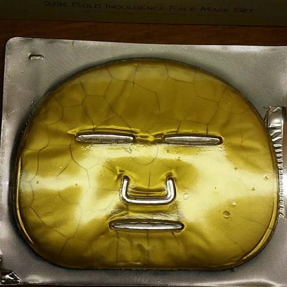 24k gold face mask!