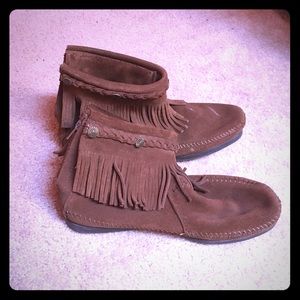 ❗️Price Drop❗️Minnetonka Size 9 Booties